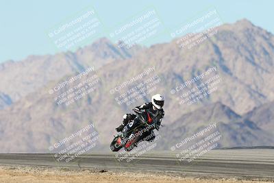 media/Dec-01-2025-Moto Forza (Mon) [[2daa91e15f]]/3-Beginner Group/Session 4 Turn 9/